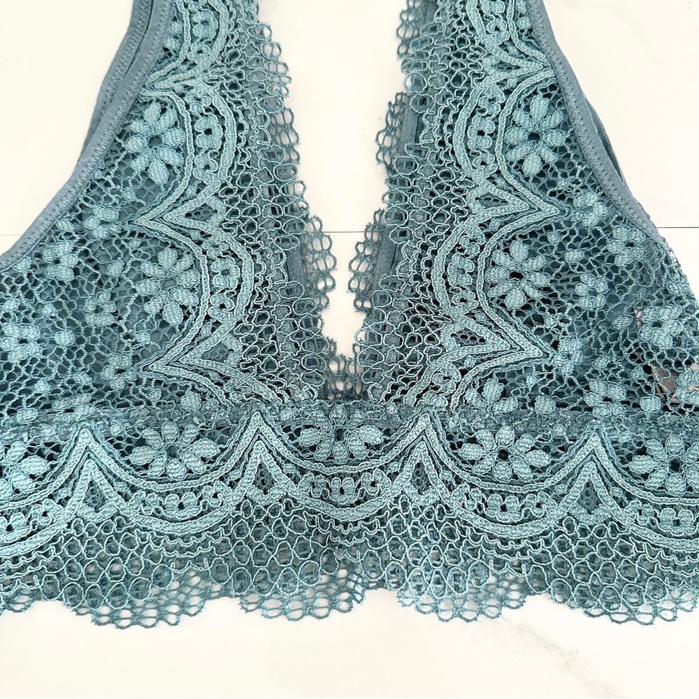 Victoria’s Secret Plunge Crochet Lace Bralette XS French Sage Teal - Picture 3 of 6
